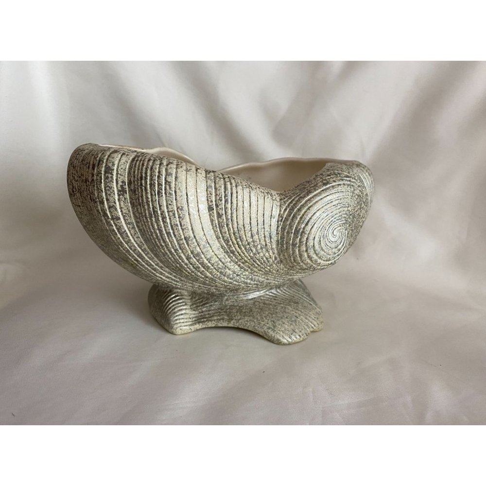 Shawnee USA Sea Shell Planter- 1418